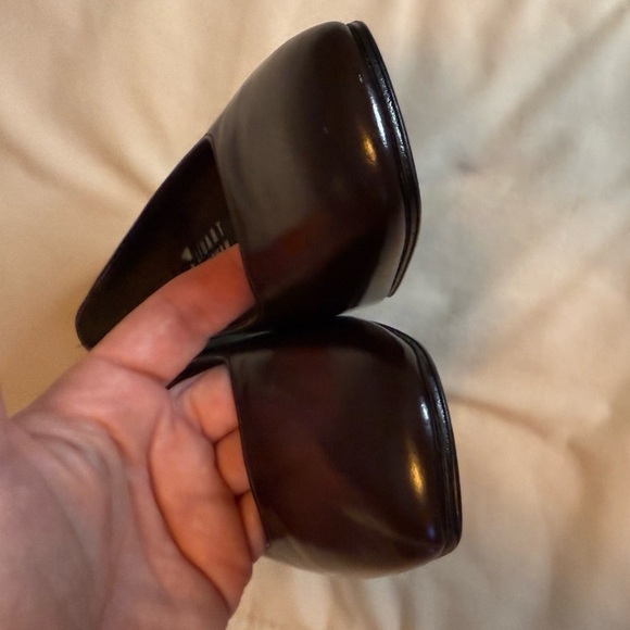 Stuart Weitzman dark brown and gold heels - Picture 6 of 11